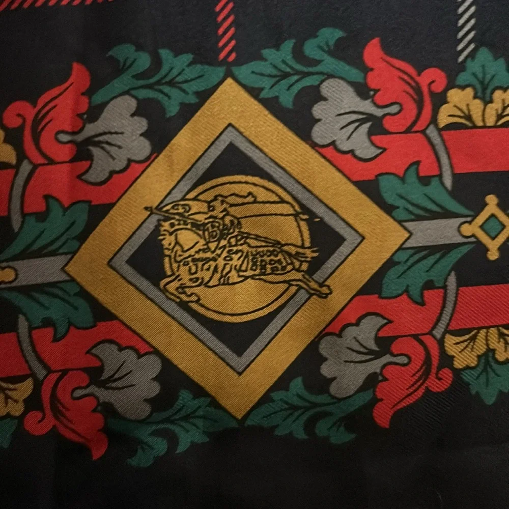 Burberrys Vintage Scarf - Picture 3 of 6